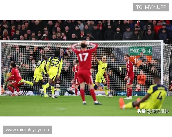 切尔西为何陷入困境?危机背后的战术与管理问题成为球迷焦点 切尔西为何陷入困境?危机背后的战术与管理问题成为球迷焦点